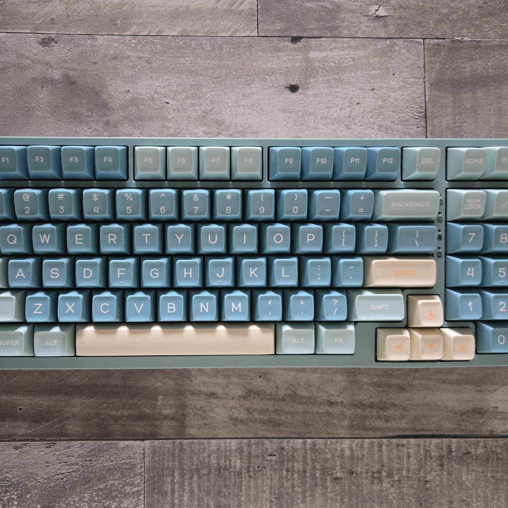 Creamy Wireless Keyboard w Sea Salt Jelly Keycap Set